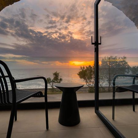 Neoma Luxury Suites Karterádos Eksteriør billede