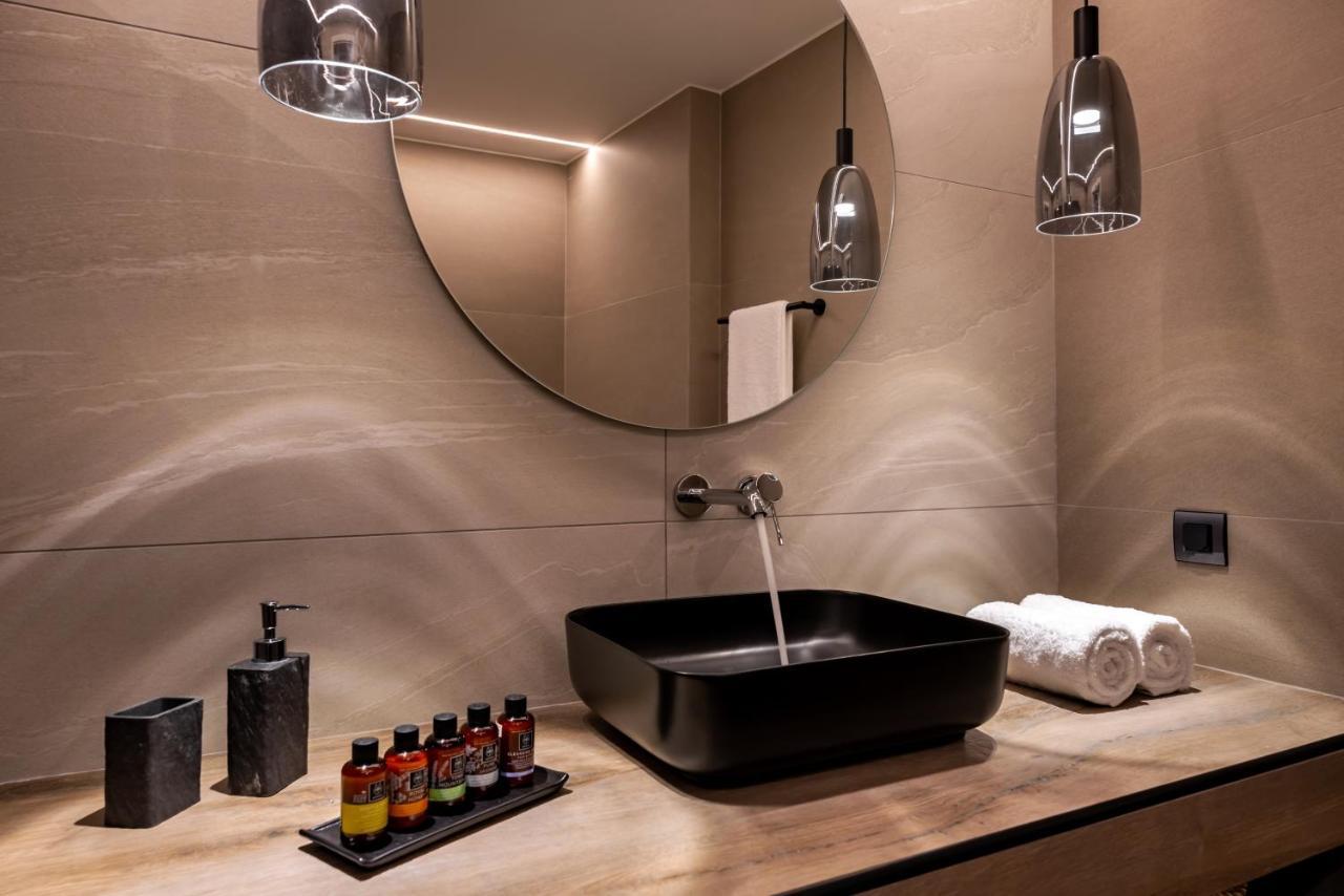 Neoma Luxury Suites Karterádos Eksteriør billede