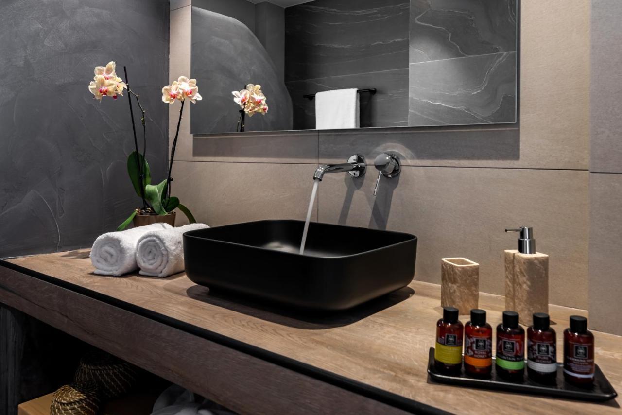 Neoma Luxury Suites Karterádos Eksteriør billede