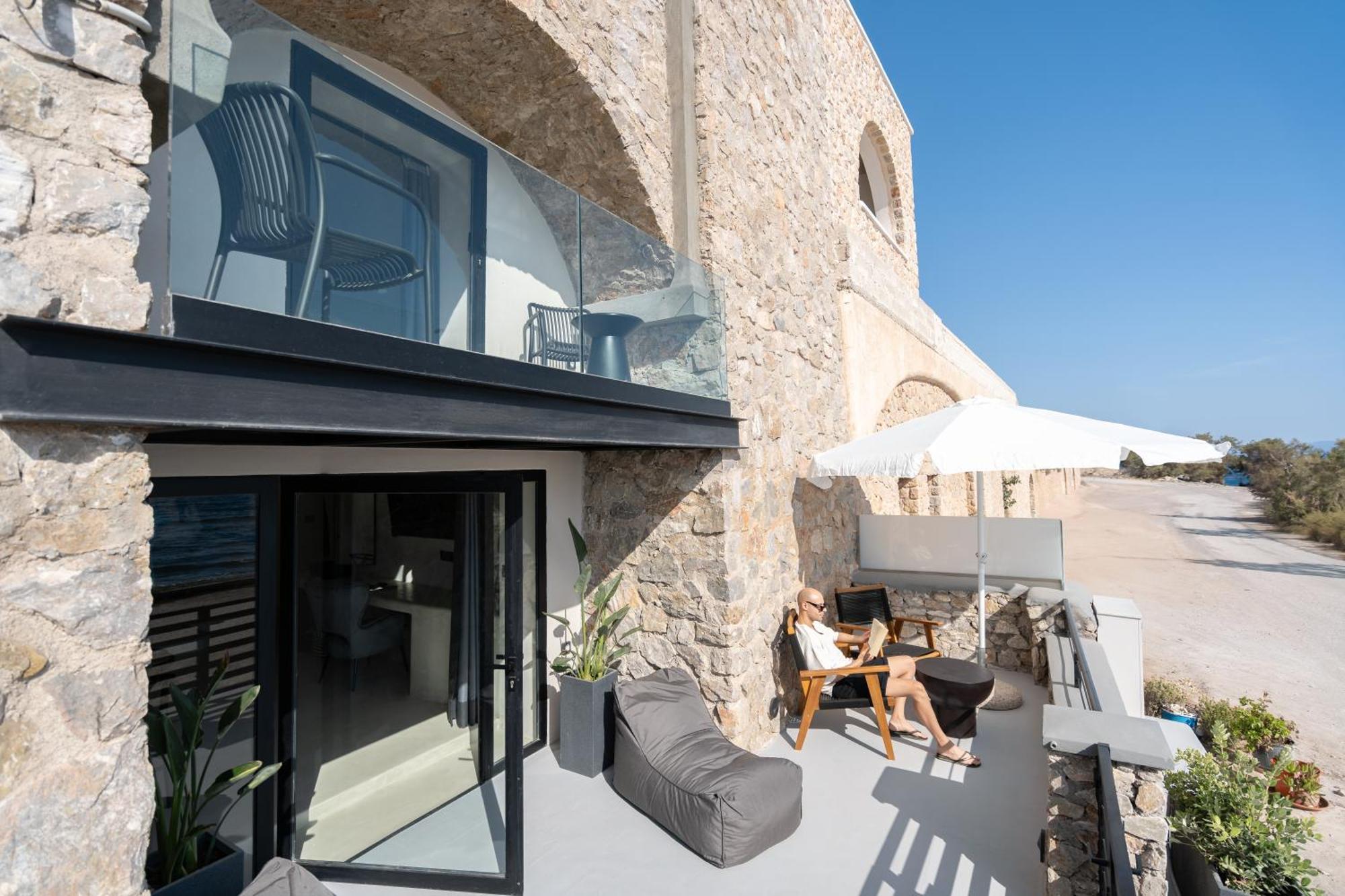 Neoma Luxury Suites Karterádos Eksteriør billede