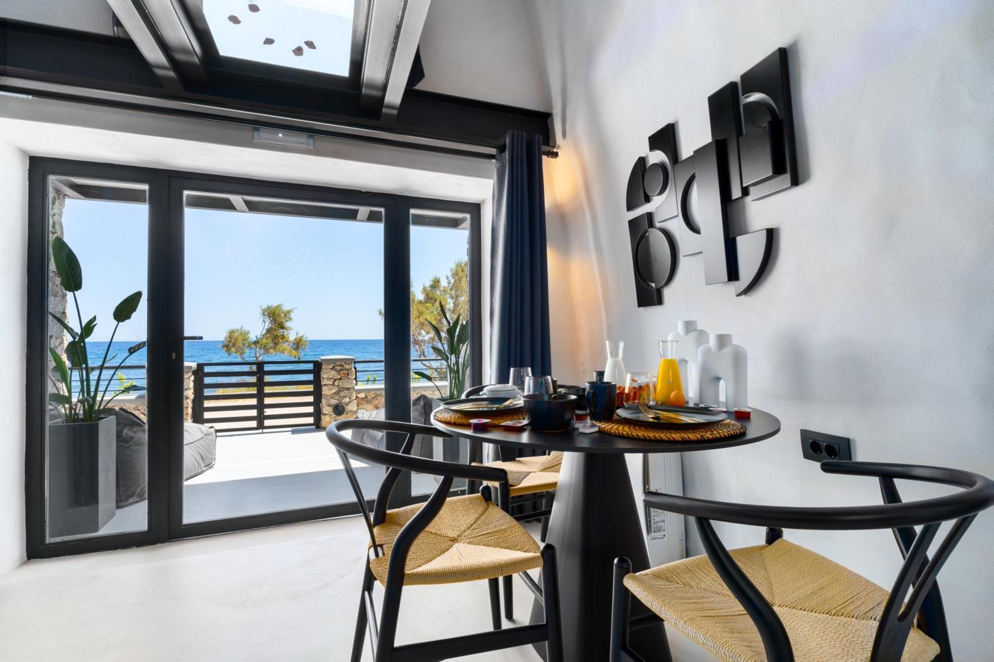 Neoma Luxury Suites Karterádos Eksteriør billede